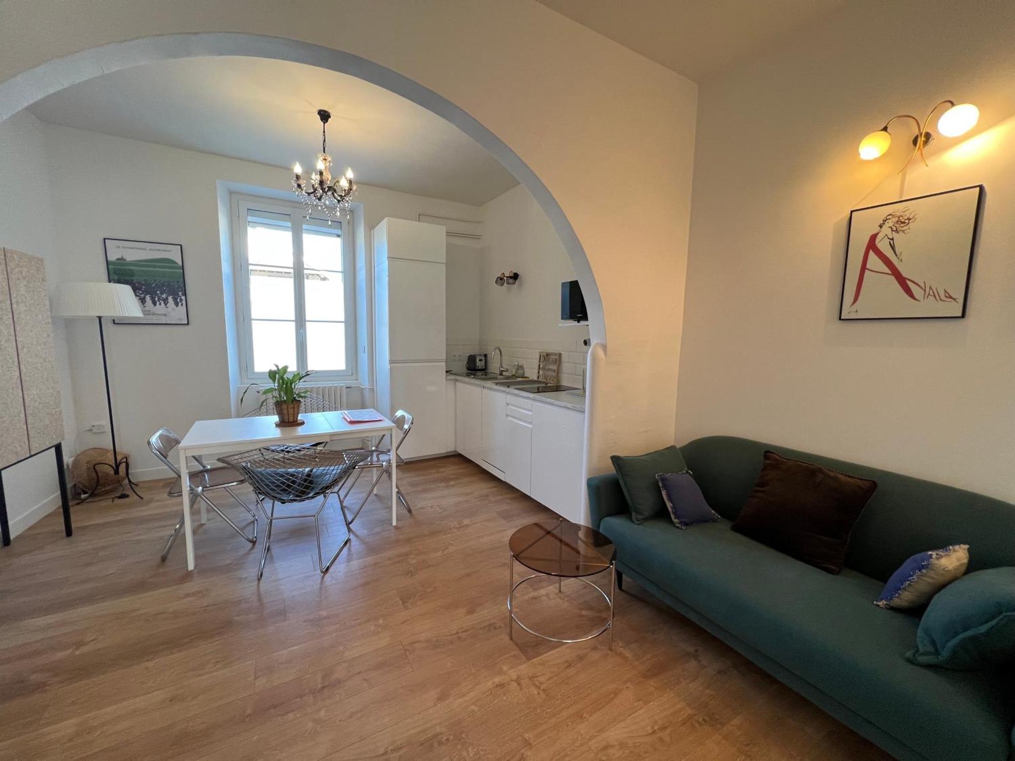 Secret Garden Apartment Ay-Champagne Exterior photo